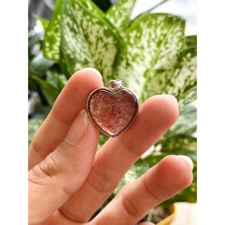 Mặt dây chuyền đá Strawberry Quartz