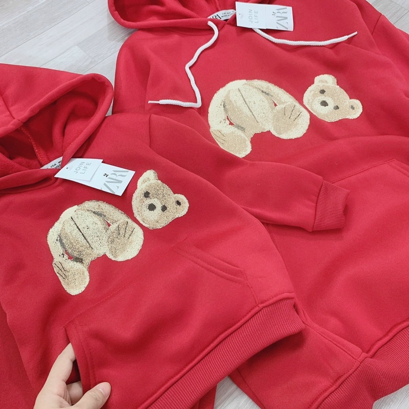 ÁO ĐÔI HODIE MŨ ĐỎ HÌNH GẤU CHO MẸ VÀ BÉ