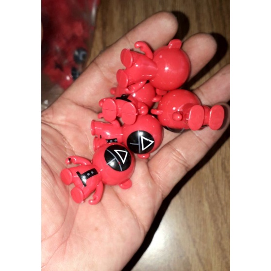 Một Con lật đật mini bằng nhựa cứng xả stress