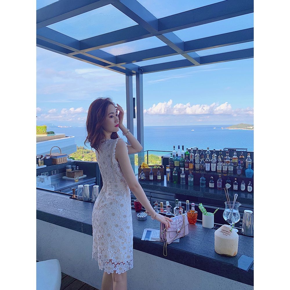 Đầm ren không tay cổ tròn ôm hông lưng cao dáng dài vừa thời trang hè 2021 cho nữ