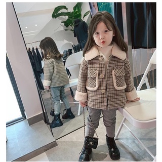 Áo khoác kẻ lót lông