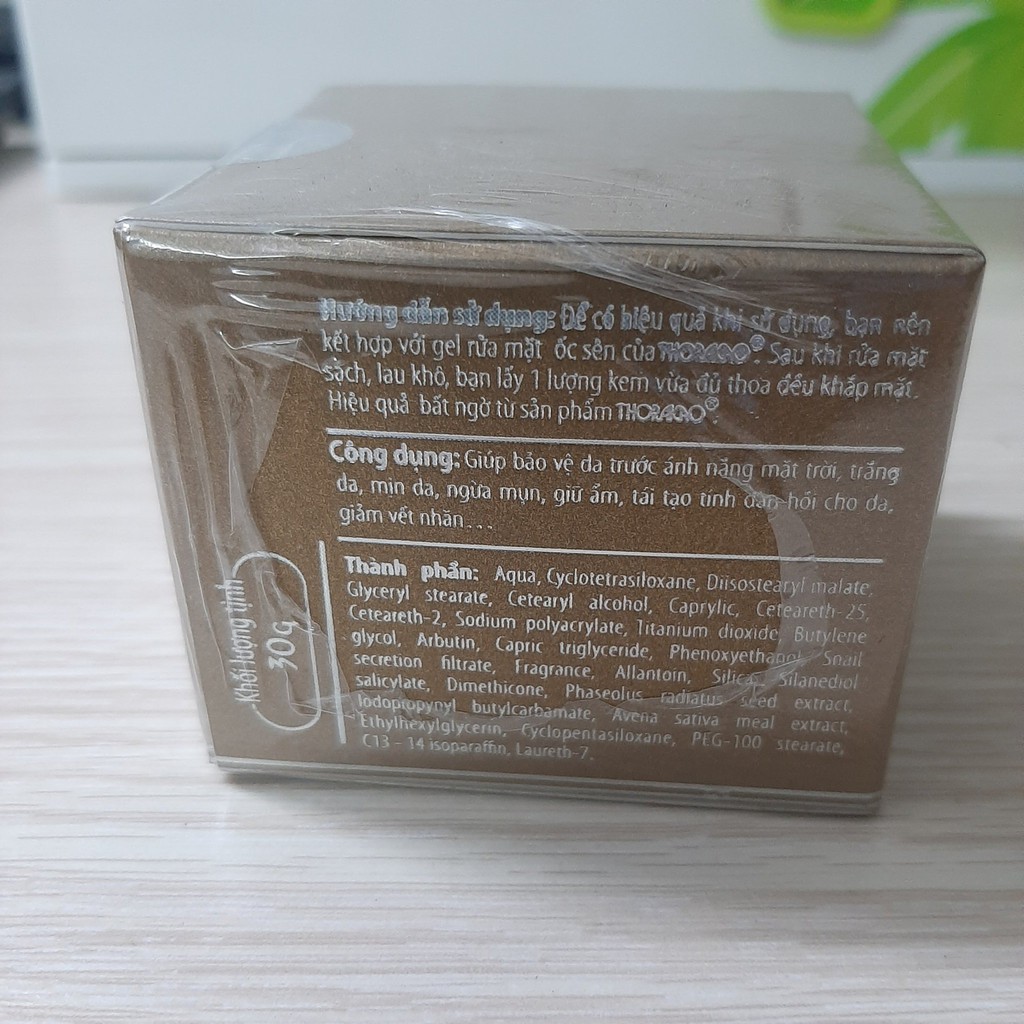 Thorakao: Kem Dưỡng Ốc Sên Ban Ngày và Ban Đêm 30g