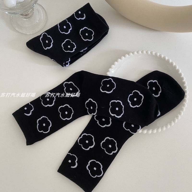 Vớ Nữ Họa Tiết Sọc Trắng Đen Đơn Giản