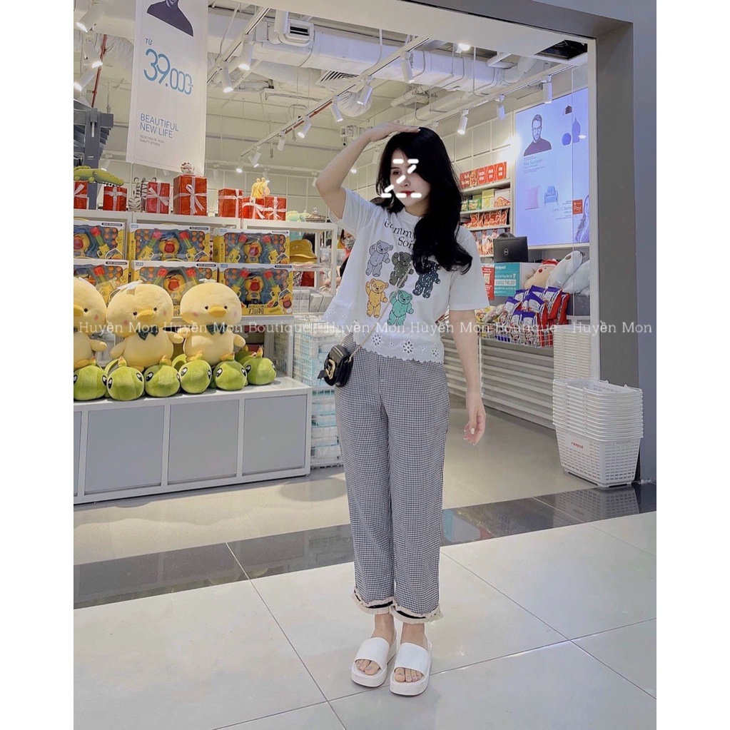 Set Áo thun cộc tay cổ tròn kèm Quần dài ống suông họa tiết kẻ caro phối gấu bèo điệu đà xinh xắn
