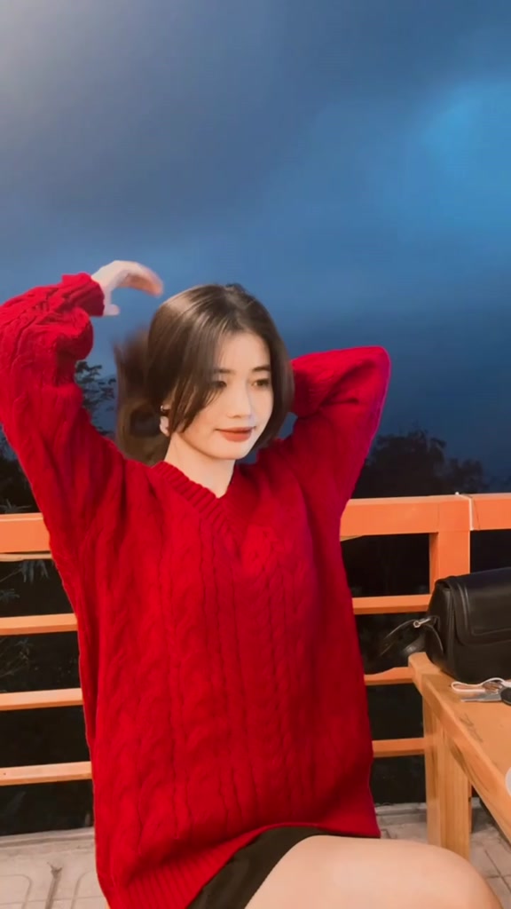 [Ảnh/video thật/ Sẵn]Áo len thừng cổ V L11 form rộng, áo len dày dặn dáng rộng cổ V dễ mặc. | BigBuy360 - bigbuy360.vn