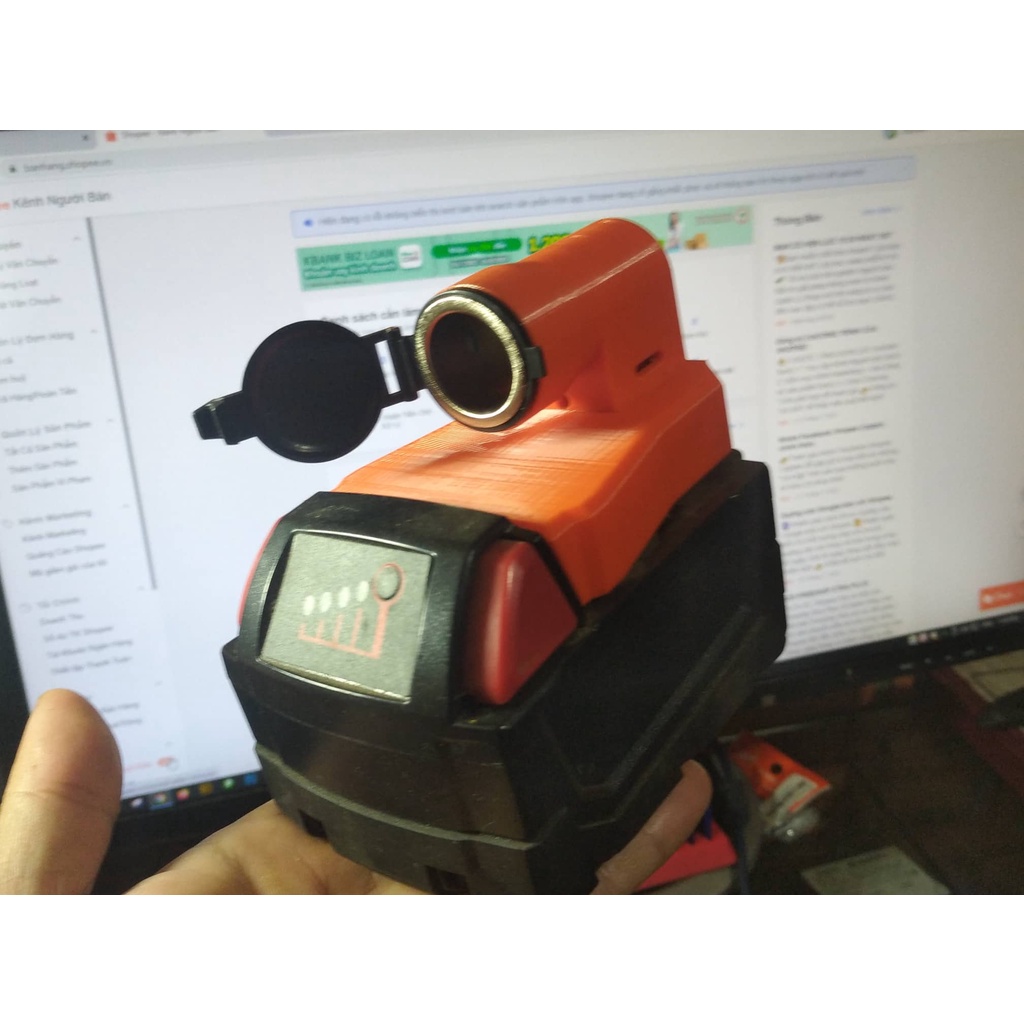 Đế lấy nguồn power outlet dùng pin Milwaukee M18