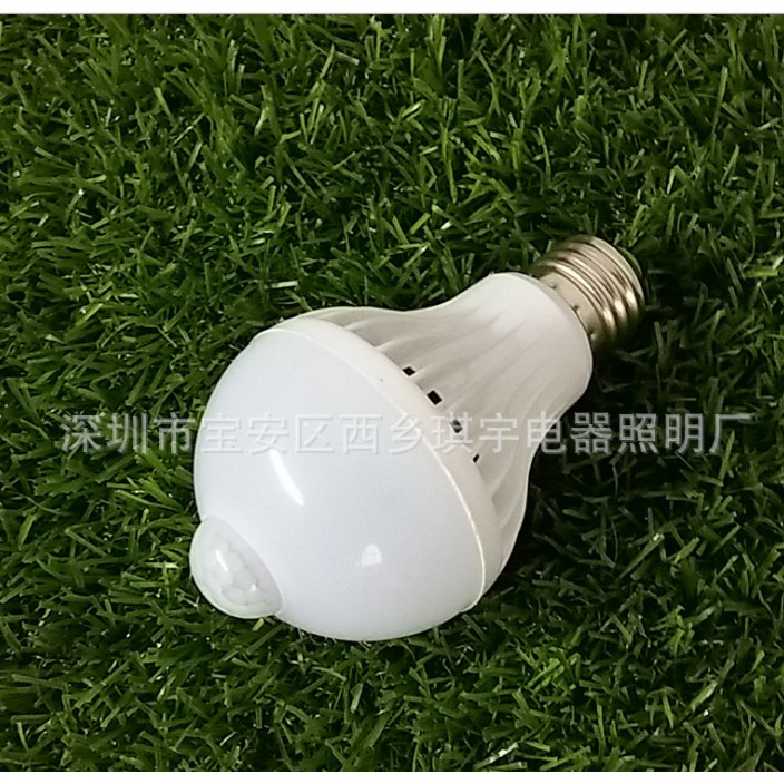 Bóng Đèn Led Cảm Ứng Hồng Ngoại 5W sáng trắng
