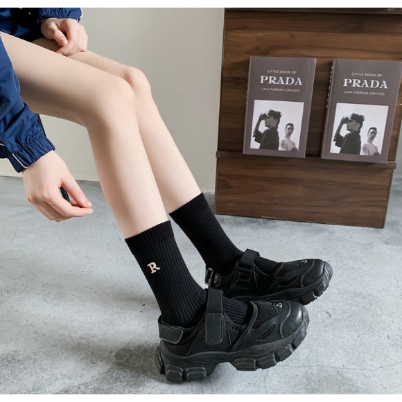 Vớ Tất chữ R cổ cao Nam Nữ phong cách thể thao, trẻ trung, năng động.