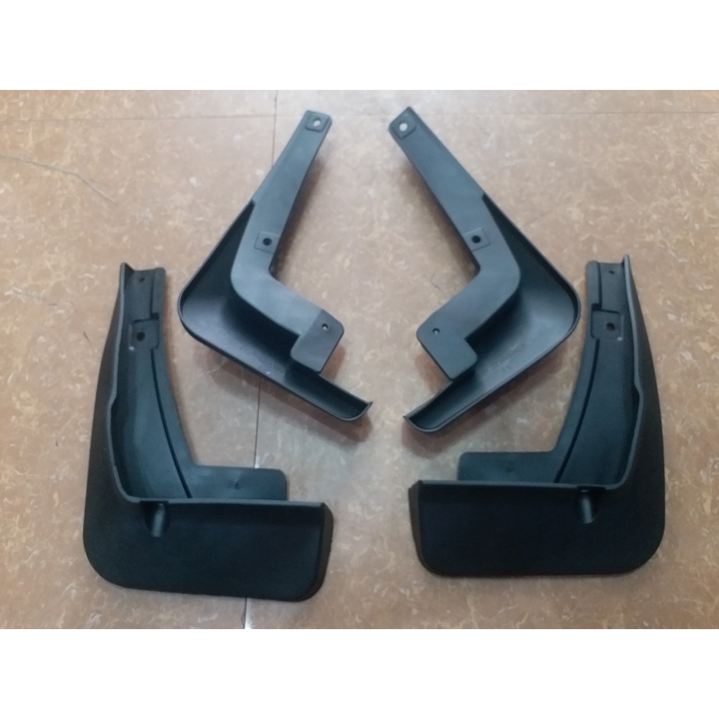 Bộ 4 tấm chắn bùn bánh xe Toyota Avanza 2022 - 2023 - hàng nhựa dẻo cao cấp