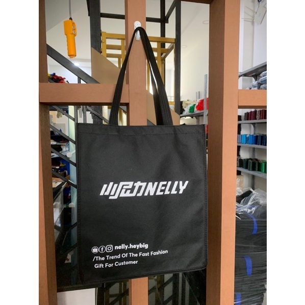 Túi vải không dệt logo Nelly Heybig Special gift bag mua để nhận quà