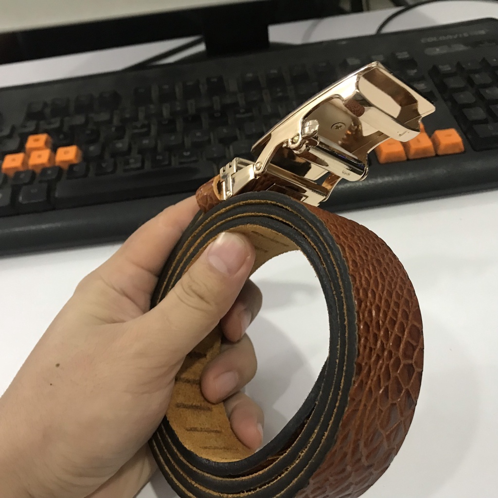 Dây Nịt Nam Da Bò Nguyên Miếng 1 Lớp Dập Vân Cá Sấu Mặt Khóa Tăng Tự Động Màu Gold