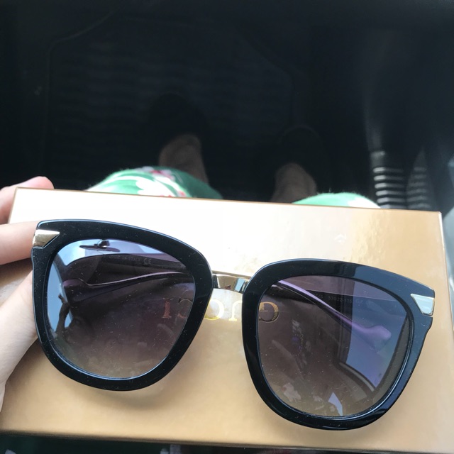 Kính siêu cấp chuẩn authentic sale giá rẻ nhất thị trường,hàng bao chất lượng,mắt chống chói,có một màu đen,càng kim loa