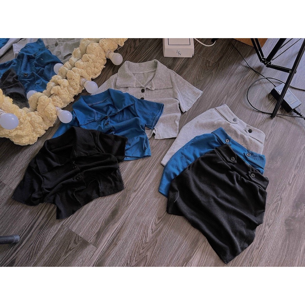 set bộ áo tay ngắn hàng nút khoét hở tròn bụng kèm chân váy chất thun gân mềm