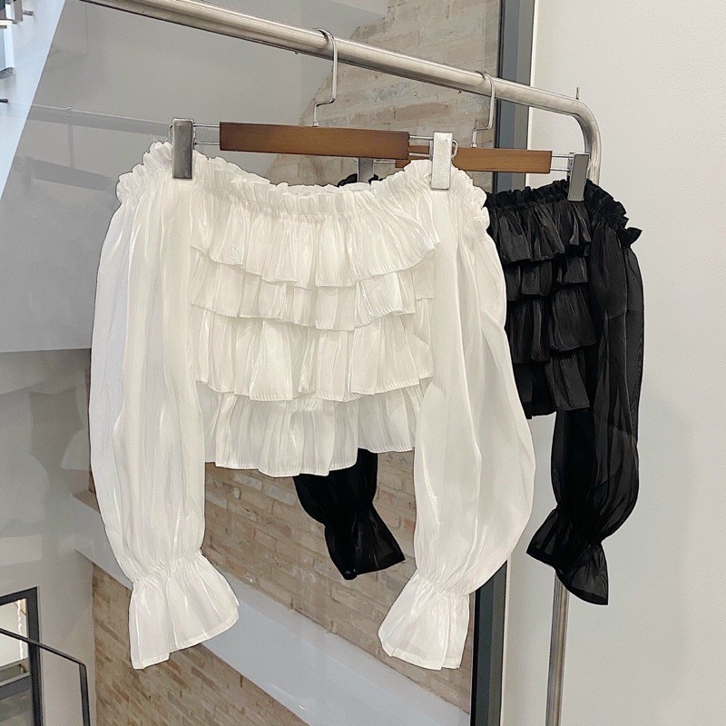 Áo bẹt vai tầng có ánh nhũ