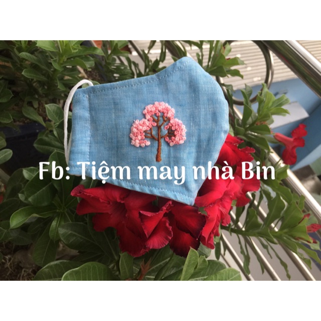 Khẩu trang linen thêu tay