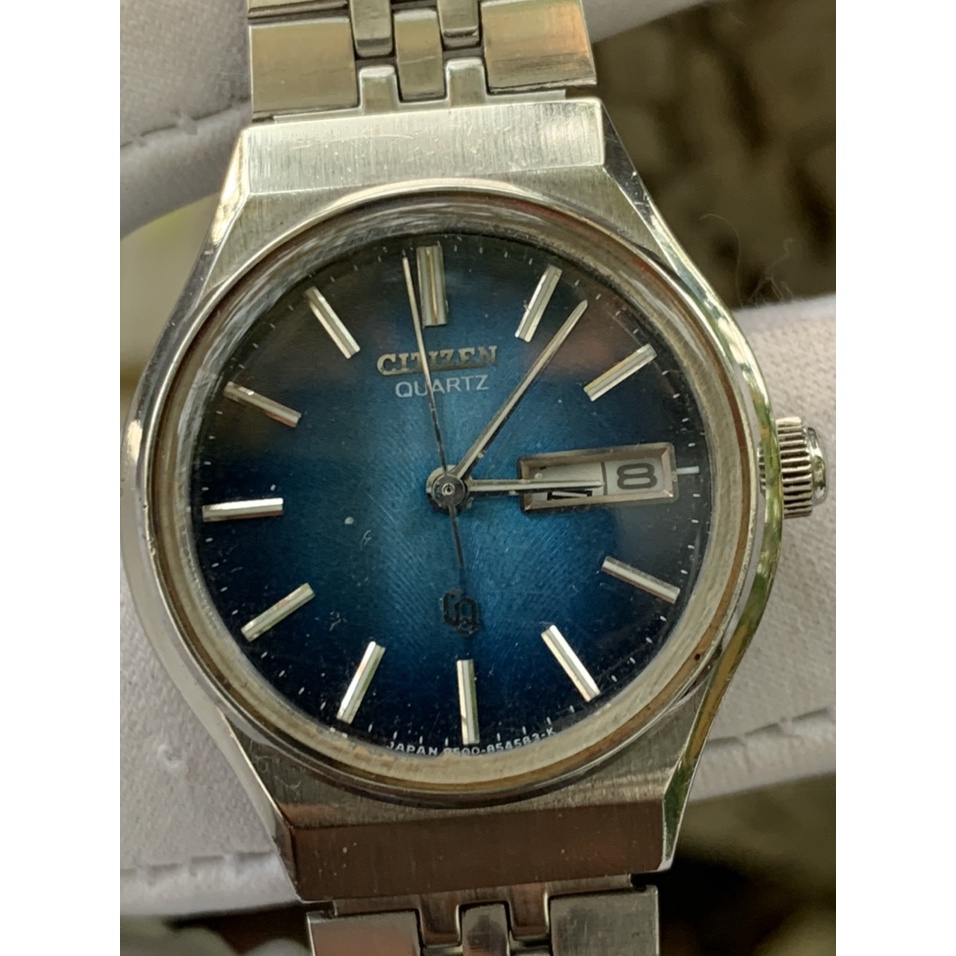 Đồng hồ nữ CITIZEN Pin  mặt màu xanh dương, có ô cửa lịch, dây kim loại  của Thụy