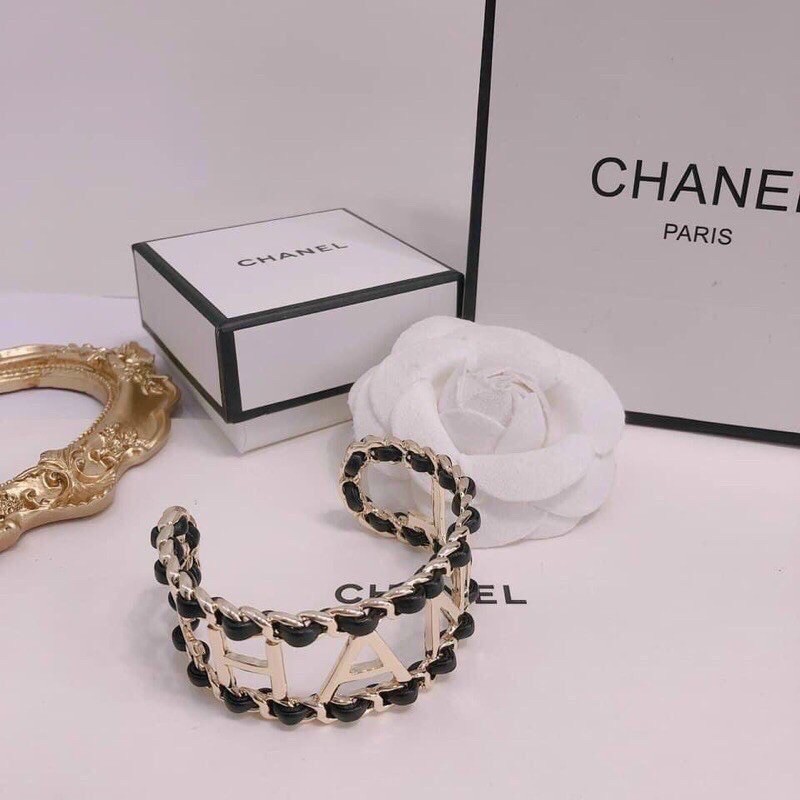 Vòng tay độc lạ, cá tính