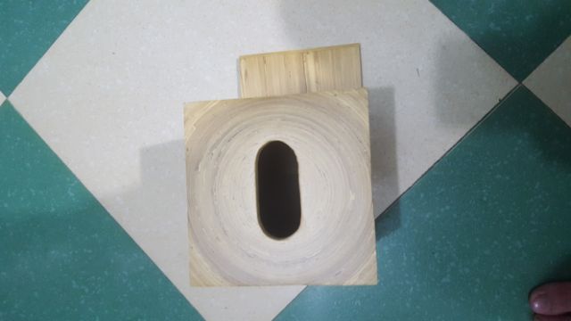 Hộp đựng giấy ăn dùng trong nhà hàng và quán ăn
