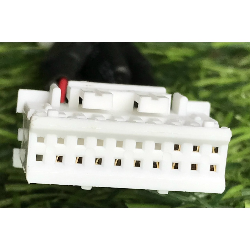 Rắc RCA vào màn Androi, màn DVD có đầu ra 7 rắc bông sen và 1 dây AMP.