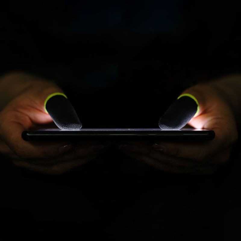 Cặp Bao Ngón Tay Bằng Sợi Carbon Thoáng Khí Chống Trượt Tiện Dụng Để Chơi Game Trên Iphone