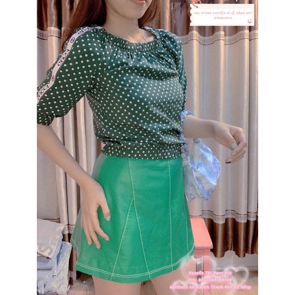 Áo trễ vai màu xanh có viền 55