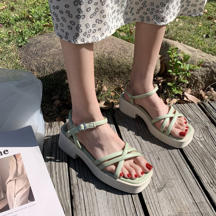 Fashionable Square Head Cross Strap One Line Buckle Middle Heel Sandal for Women