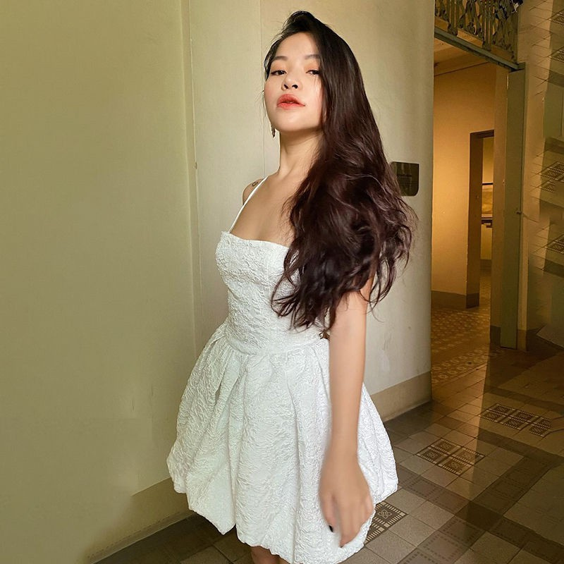 Đầm 2 dây hở lưng dáng ôm màu trắng phong cách quyến rũ cho nữ