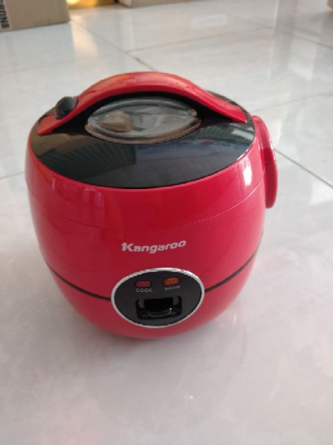 Nồi cơm điện kangaroo đỏ 1,2lit. KG822. hàng trưng bày y hình | BigBuy360 - bigbuy360.vn