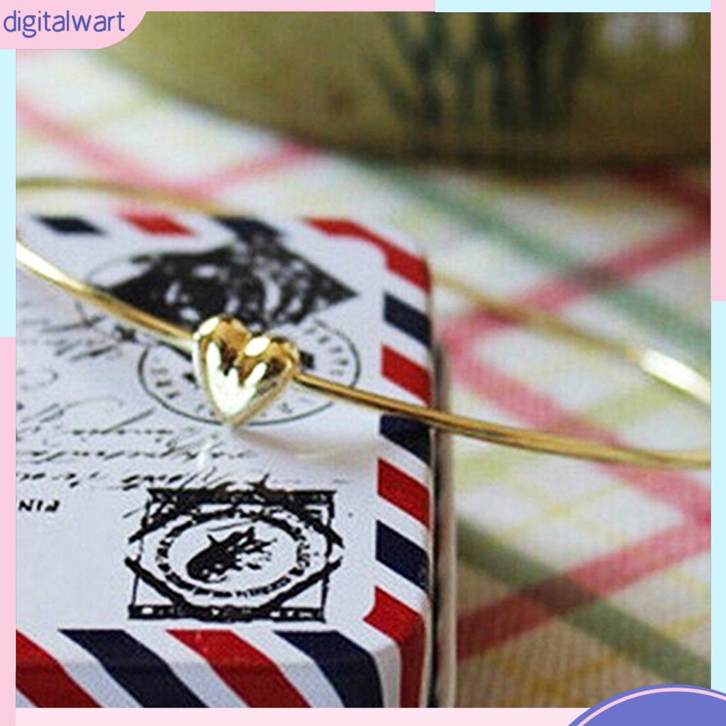 Vòng tay thiết kế trái tim nhỏ nhắn xinh xắn đơn giản dễ thương dành cho nữ