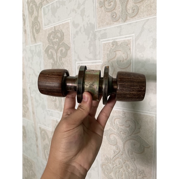 TAY NẮM CỬA GỖ KHÔNG CHỐT DÙNG NHÀ VỆ SINH