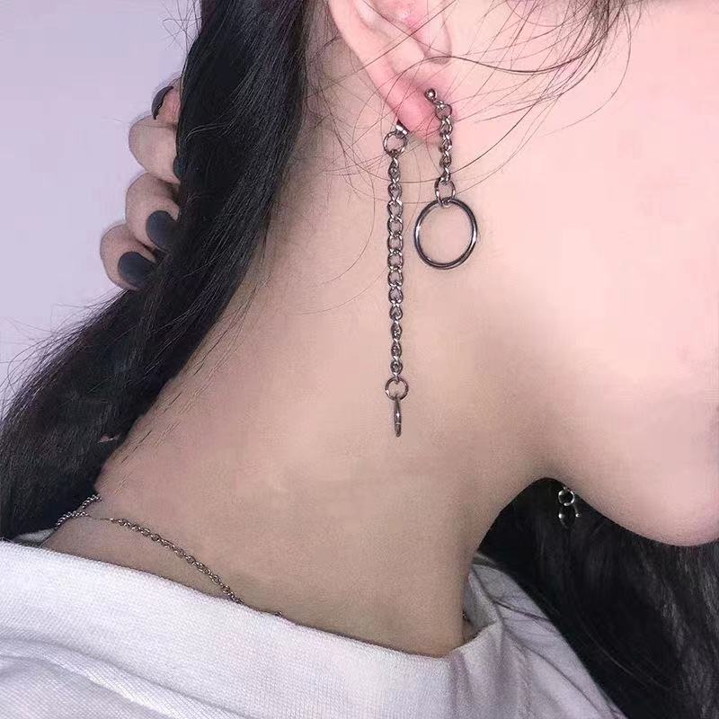 Khuyên tai dài gắn hình tròn phong cách sành điệu