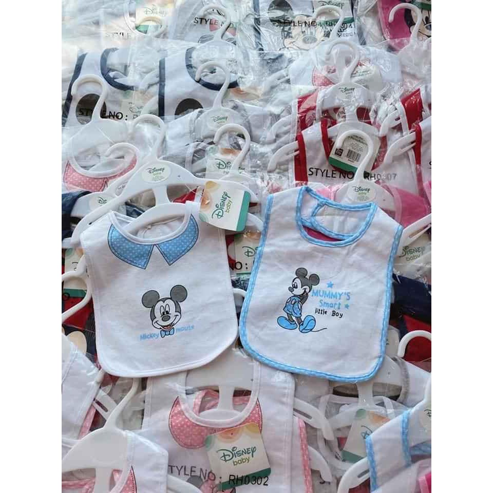 Set 2 yếm cho bé chống thấm Disneybaby