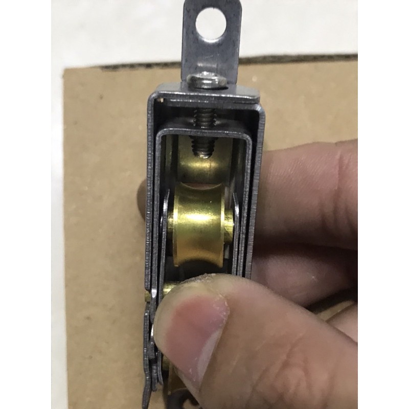 Bánh Xe Con Lăn Cửa Lùa Cửa Nhôm Hệ Xingfa