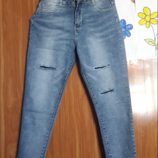 Quần jeans cá tính- chân váy phong cách