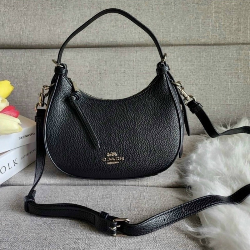 Túi Coach dáng thuyền