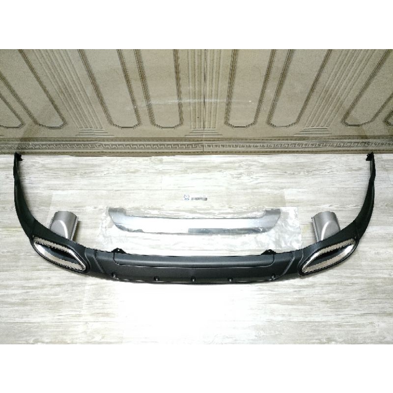 Ốp lippo cản sau Mazda 3 2020+