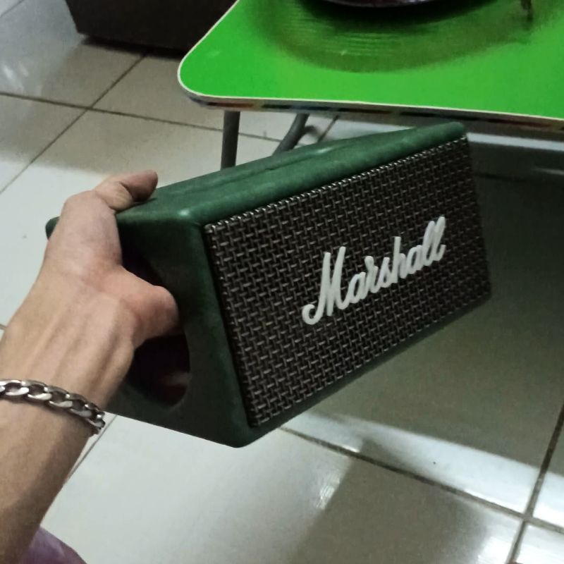 Box loa marshall bọc da theo yêu cầu. Vui lòng chat với shop