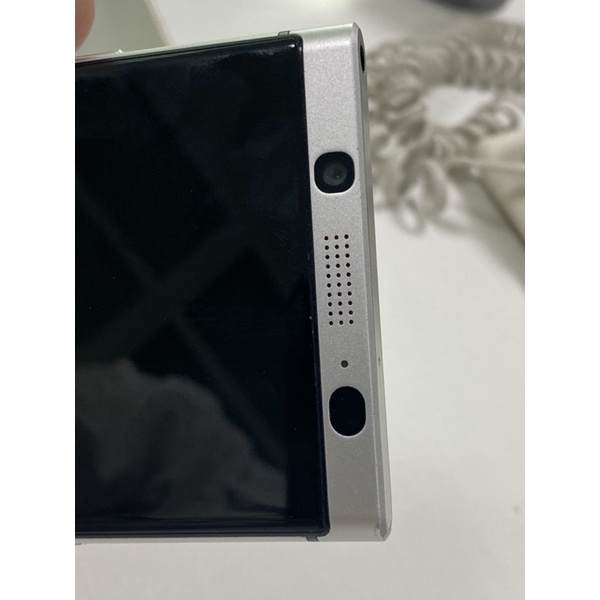 Điện thoại Blackberry KeyOne màu bạc 1 Sim