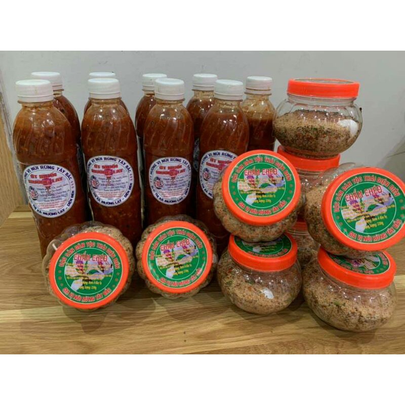 com bo 2 chai ớt muối và 1 chẩm chéo