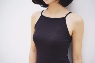 Đầm xẻ tà cổ yếm body