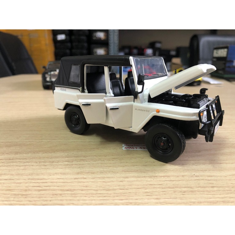 Mô hình xe Jeep địa hình bằng hợp kim tỉ lệ 1:28