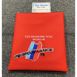 Da yên xe máy màu đỏ