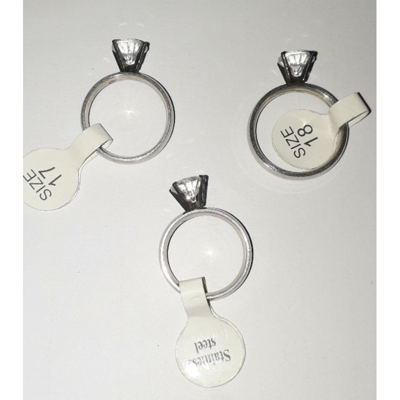 Một chiếc nhẫn inox cao cấp có đính đá bản 2 ly rất đẹp