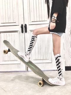 Tất cao cổ rằn ri Off-white
