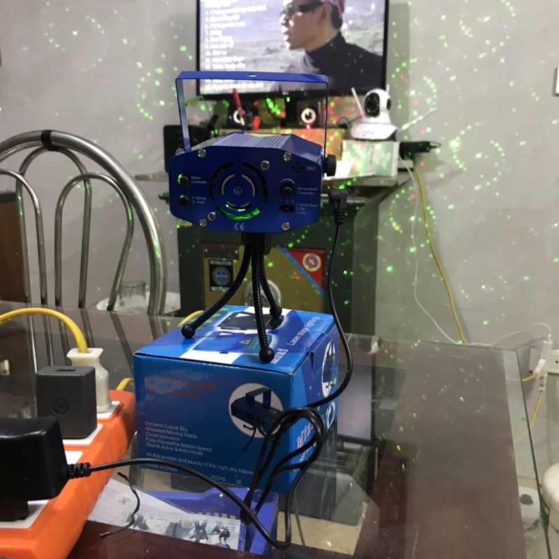 Đèn lazer mini sân khấu vũ trường karaoke cảm ứng theo nhạc