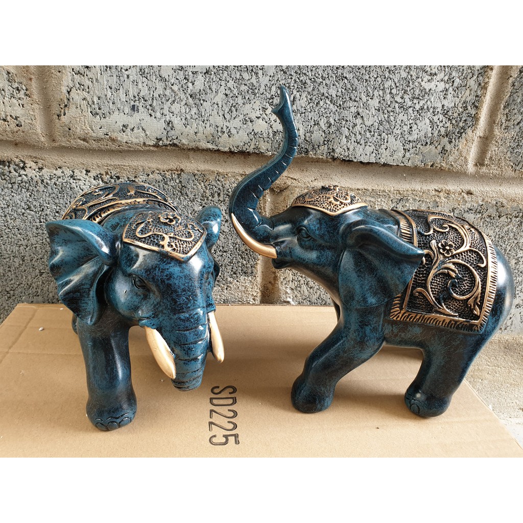 TRANG TRÍ TỦ RƯỢU, BÀN LÀM VIỆC