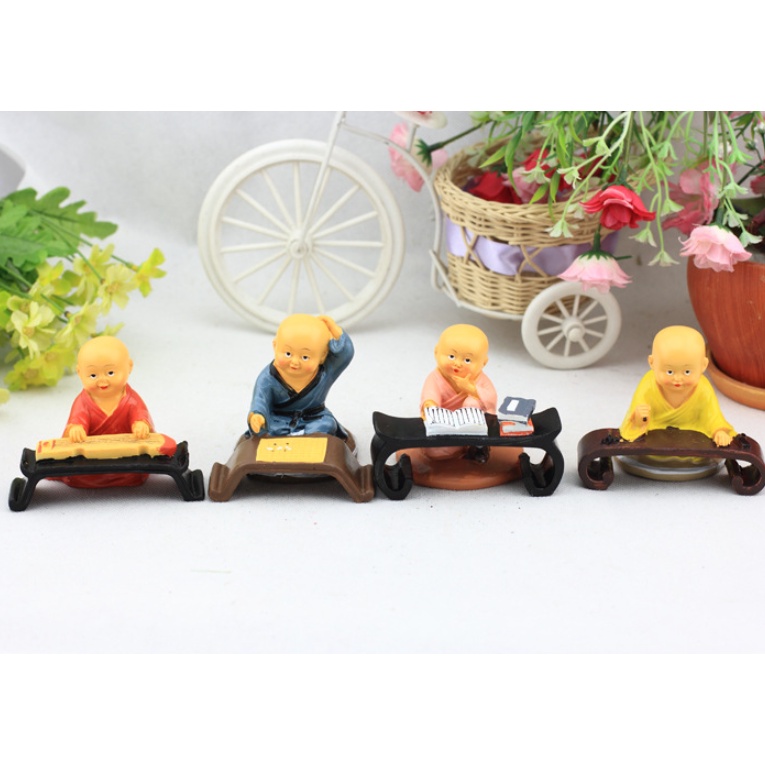 Chú tiểu cầm kỳ thi họa ngộ nghĩnh