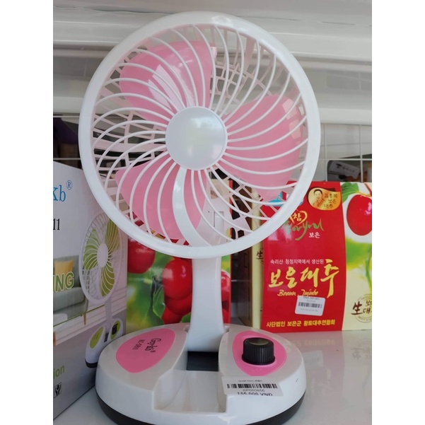 Quạt tích điện mini hồng siêu xinh và có bóng đèn nữa ạ