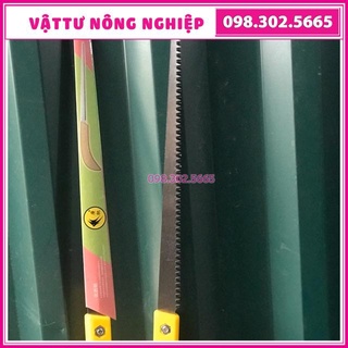 Cưa cầm tay mini cán nhựa cưa cành trong vị trí hẹp