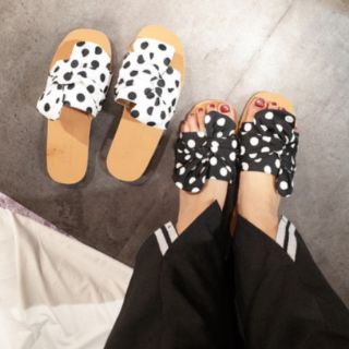 Dép nơ chấm bi trắng và đen